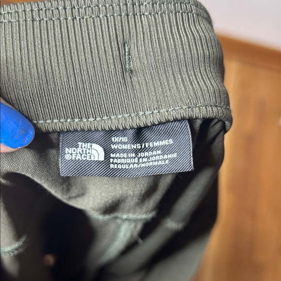 The North Face Cropped Joggers - Picture 2 of 4